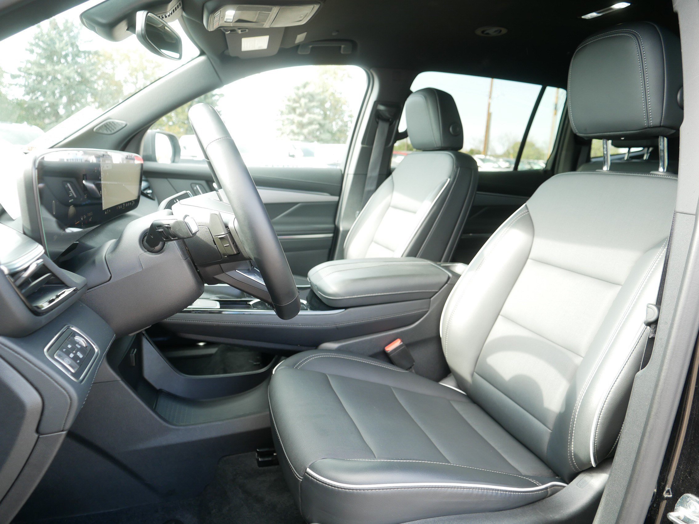 Used 2025 Buick Enclave Preferred AWD/4WD image 34