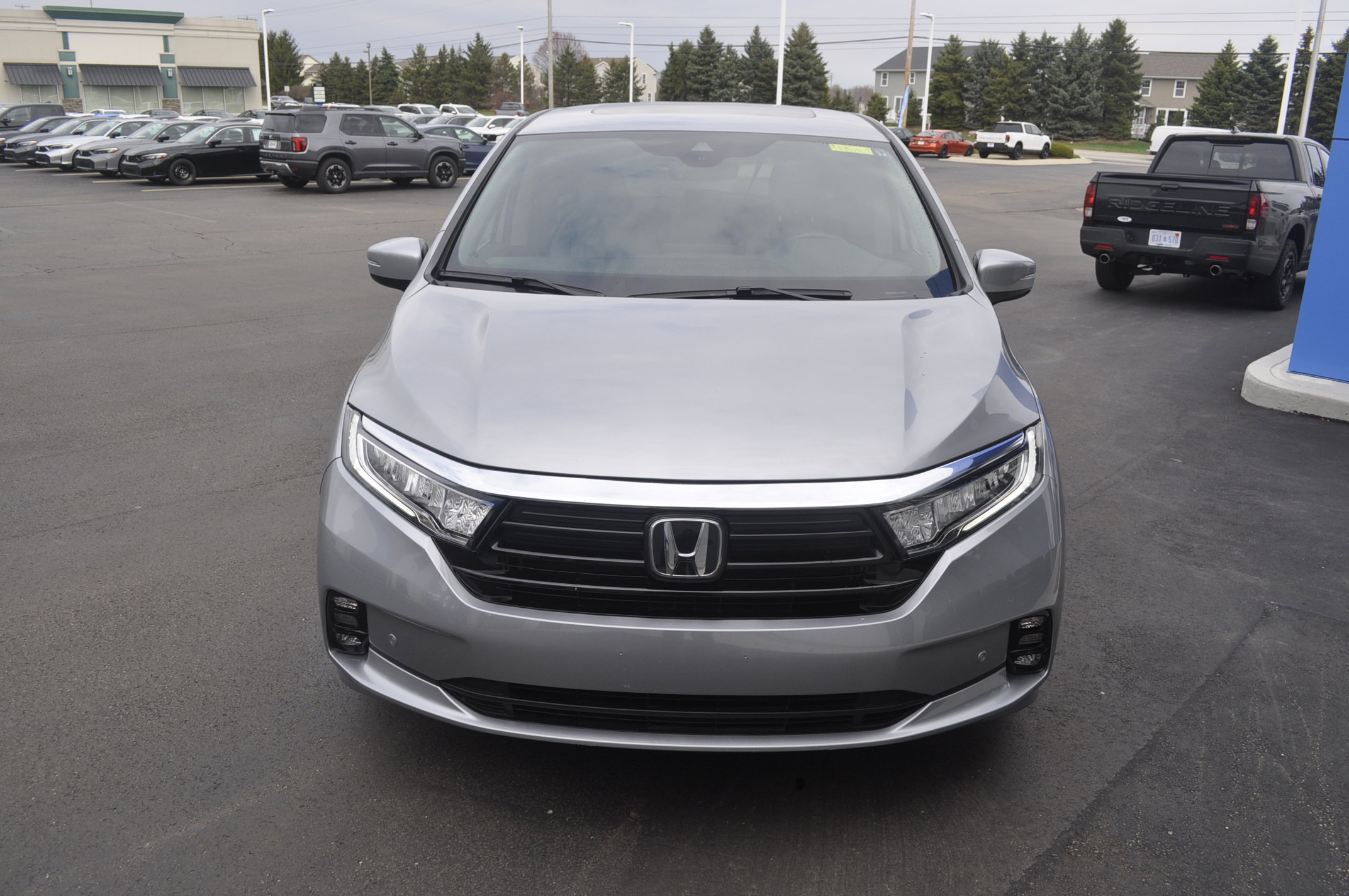 Used 2023 Honda Odyssey Elite image 2