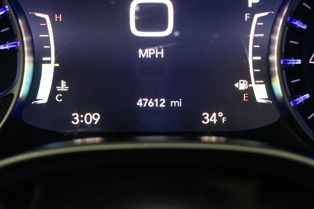 Used 2024 Chrysler Pacifica Touring-L image 31