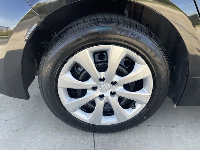 Used 2020 Toyota Corolla LE image 31