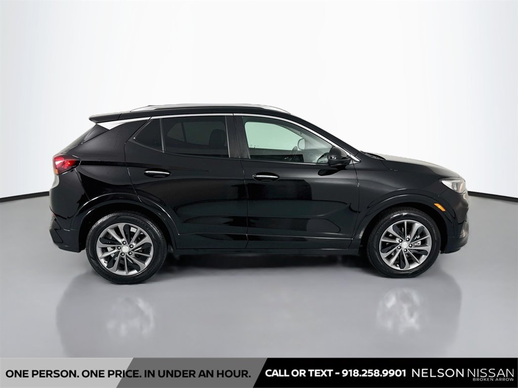 Used 2022 Buick Encore GX Select w/ Sport Touring Package FWD image 4