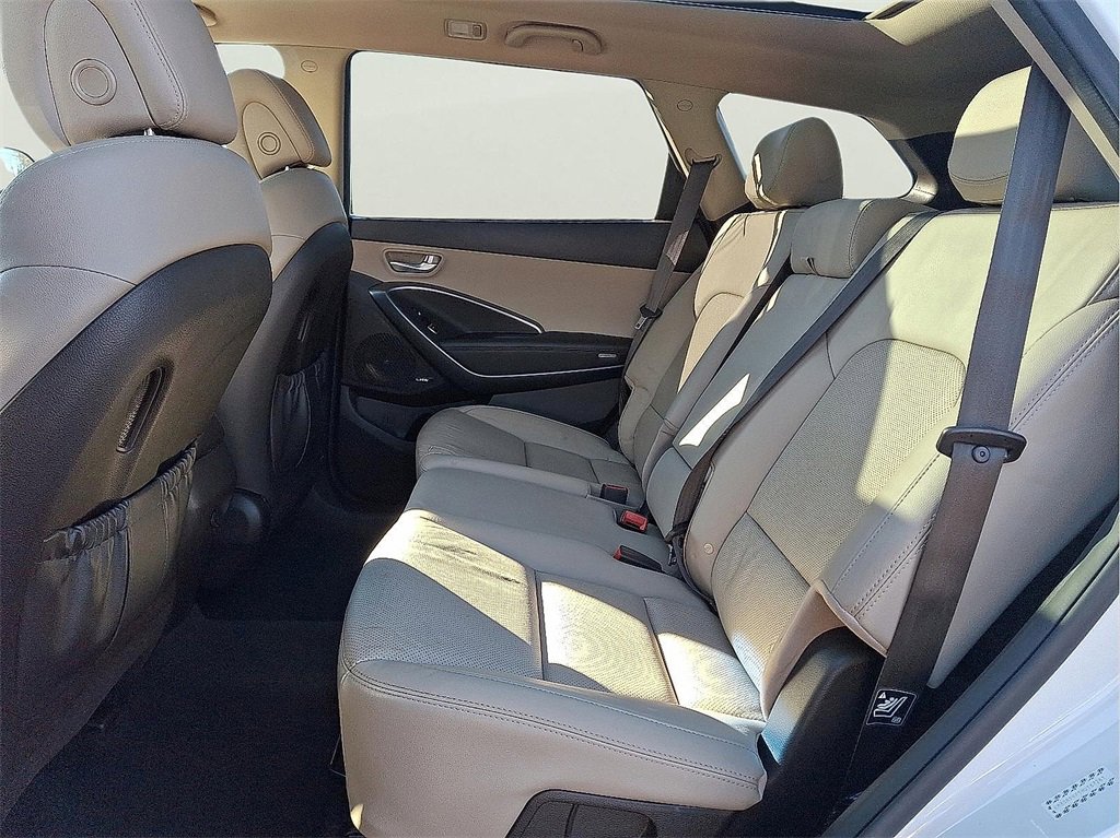 Used 2017 Hyundai Santa Fe SE image 11