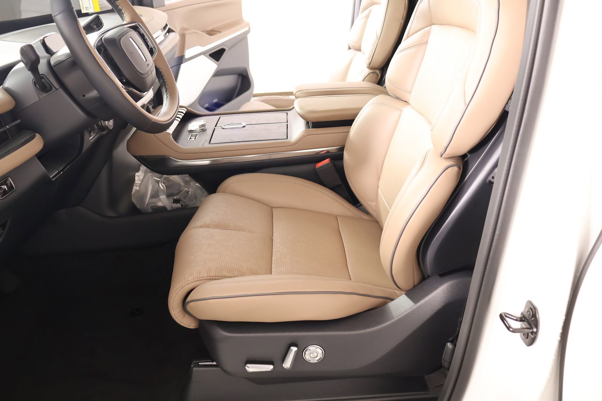 New 2026 Lincoln Navigator L Black Label image 13