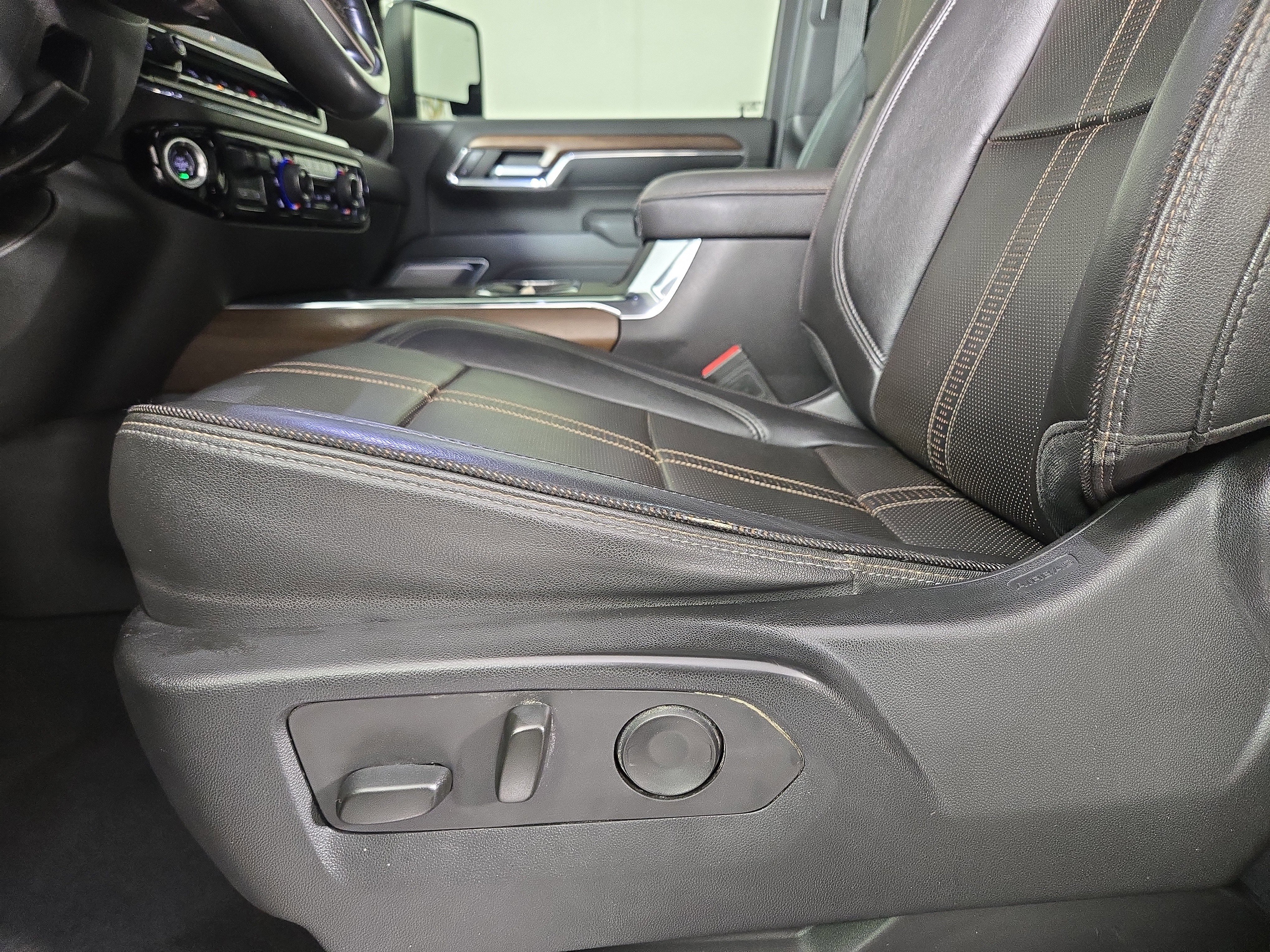 Certified 2024 Chevrolet Silverado 3500 High Country w/ High Country Premium Package image 33