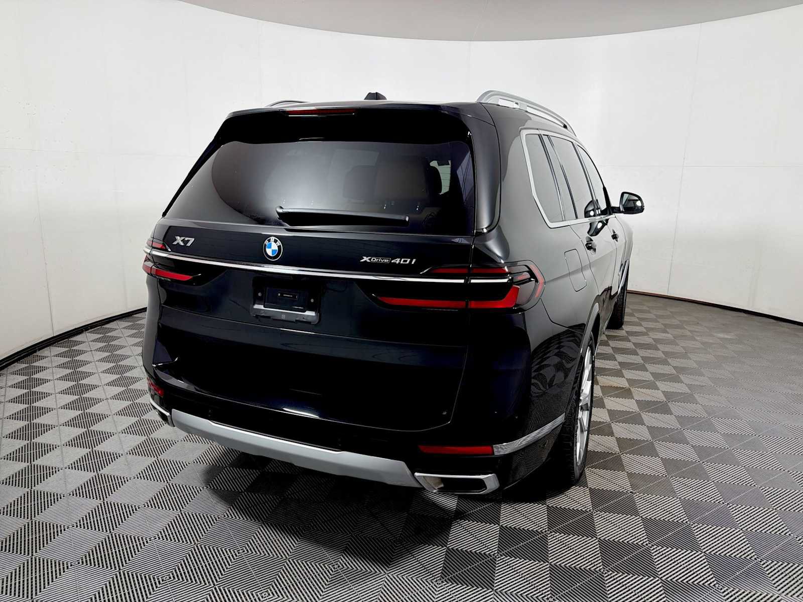 Used 2025 BMW X7 xDrive40i w/ Premium Package AWD/4WD image 6