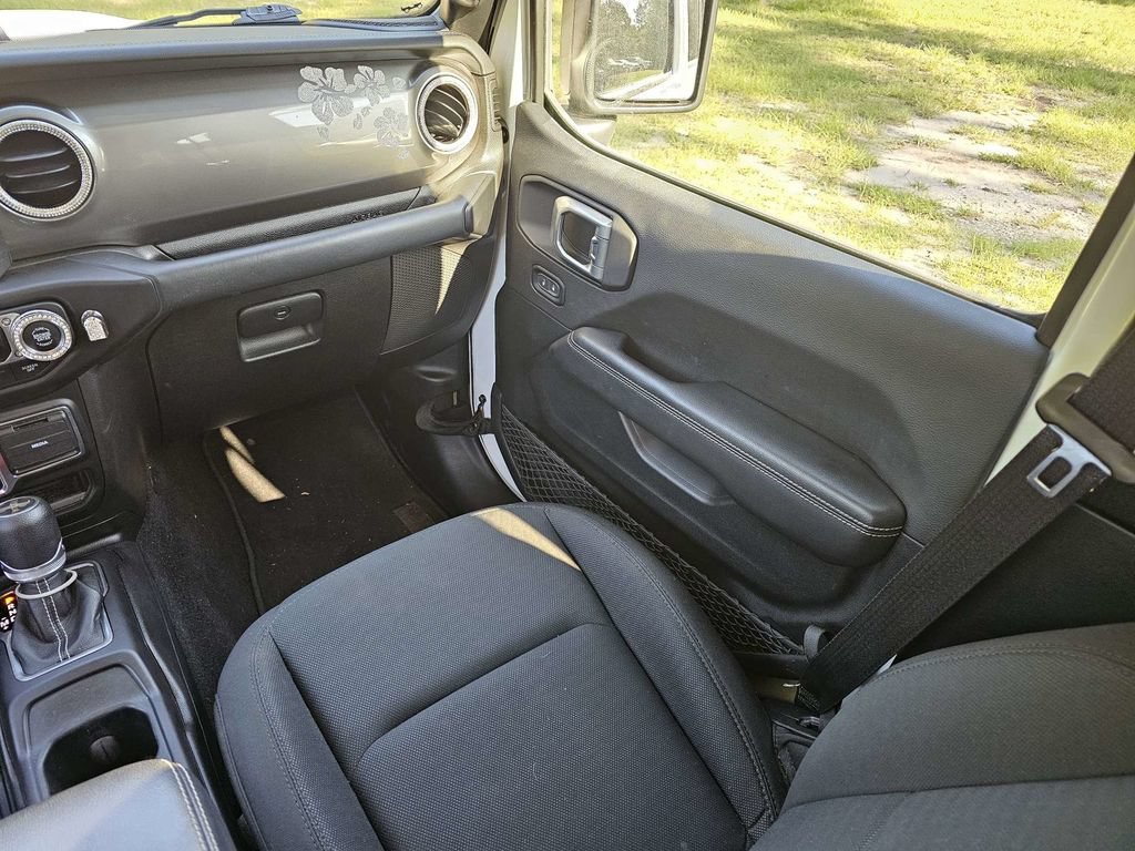 Used 2020 Jeep Wrangler Unlimited Sahara AWD/4WD image 15