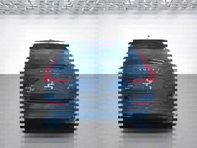 Used 2022 Volvo XC60 B5 Momentum image 5