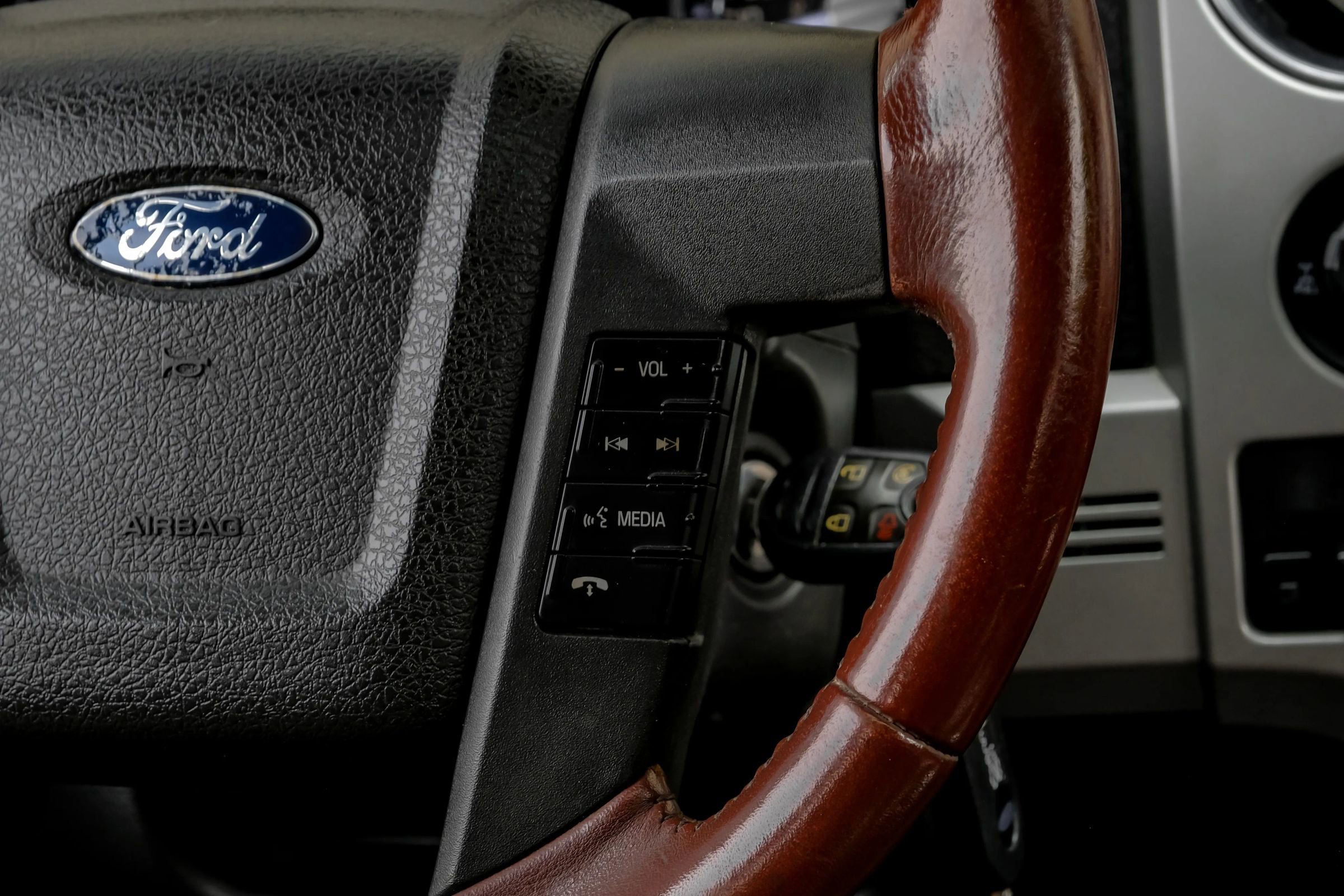 Used 2014 Ford F150 King Ranch w/ King Ranch Luxury Package AWD/4WD image 19