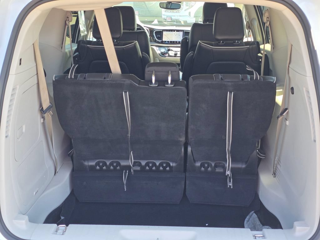 Used 2023 Chrysler Pacifica Limited FWD image 15
