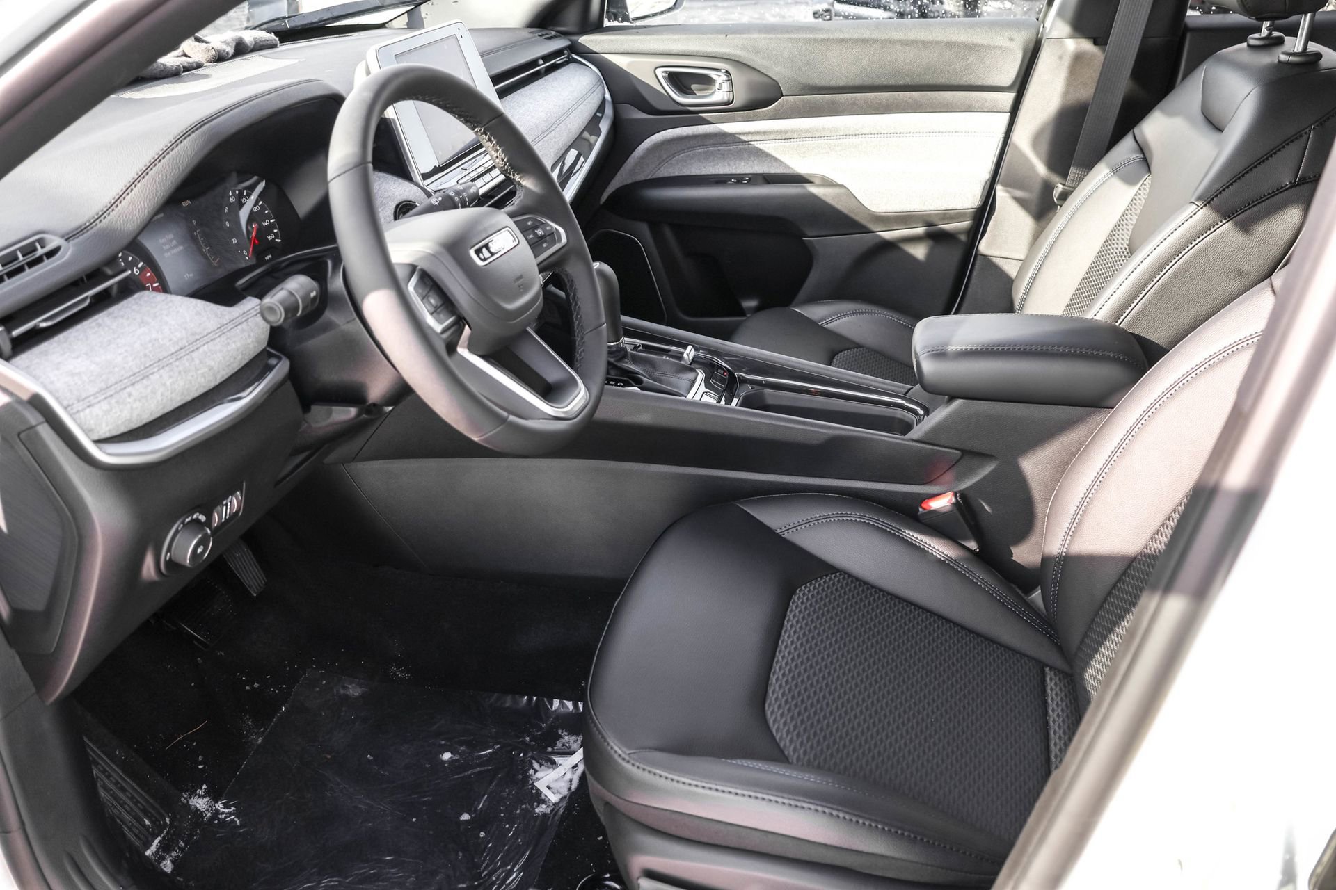 New 2026 Jeep Compass Latitude image 4