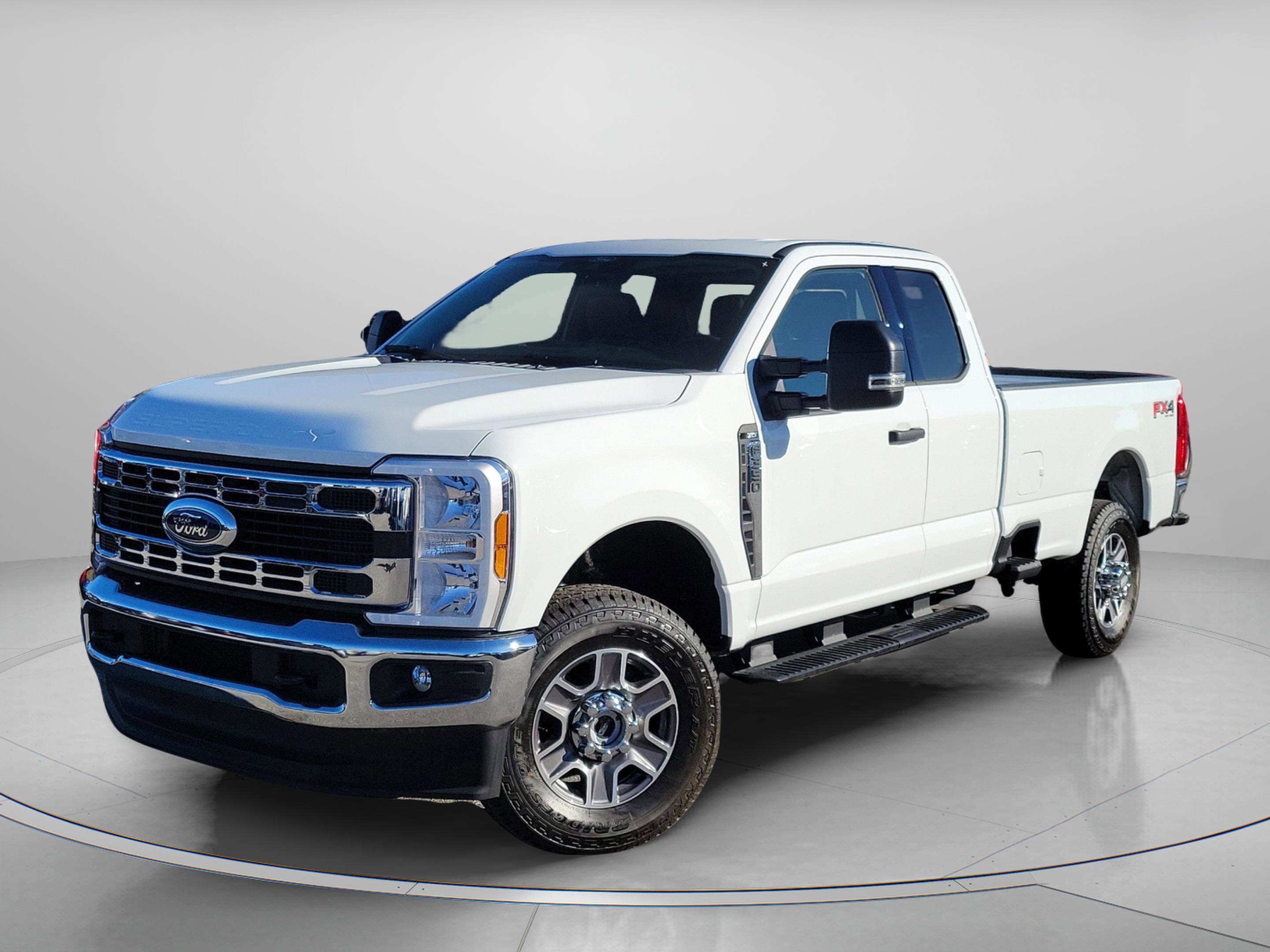 New 2025 Ford F350 XLT w/ FX4 Off-Road Package image 2