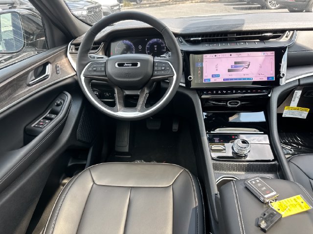 New 2026 Jeep Grand Cherokee Limited w/ Limited Altitude Package AWD/4WD image 17