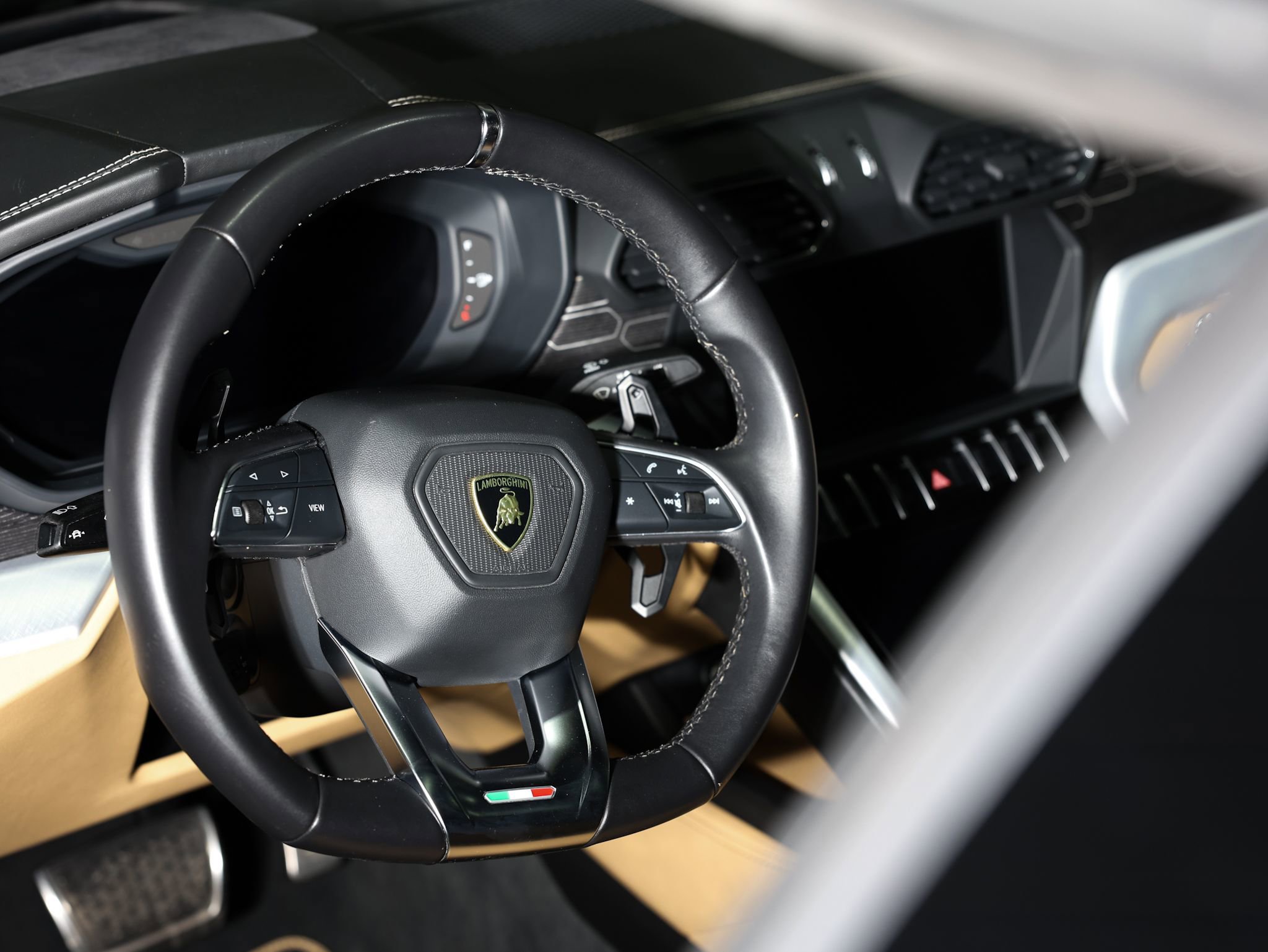 Used 2019 Lamborghini Urus image 36