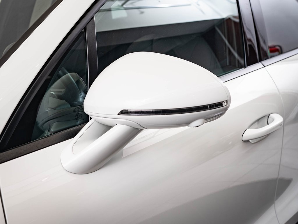 Certified 2024 Porsche Macan image 17