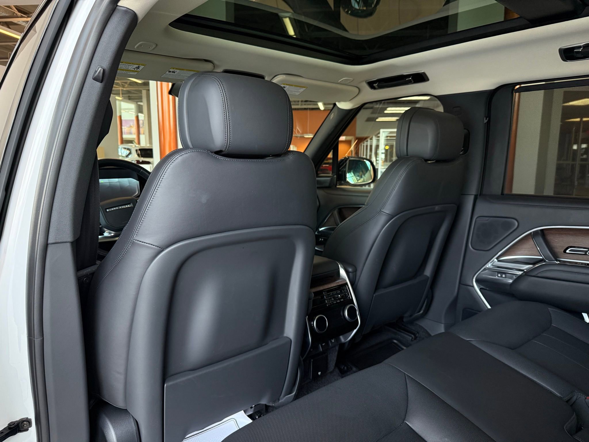 Used 2025 Land Rover Range Rover SE image 42