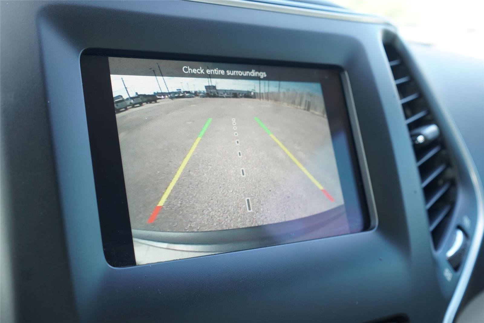 Used 2019 Jeep Cherokee Latitude w/ Popular Appearance Group FWD image 12