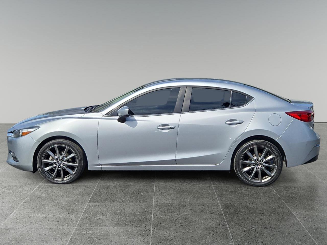 Used 2018 MAZDA MAZDA3 Touring FWD image 4