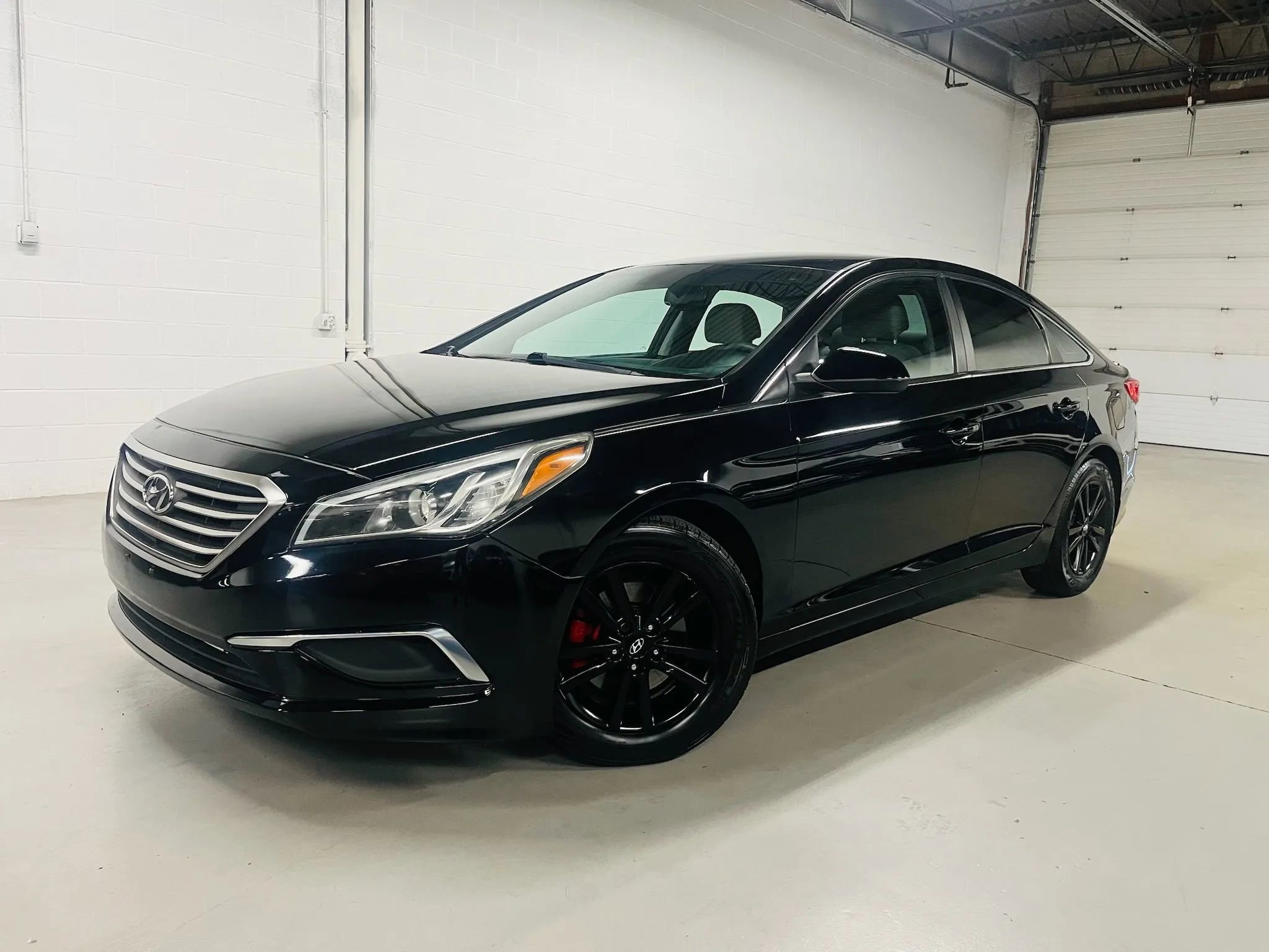 Used 2017 Hyundai Sonata SE image 1
