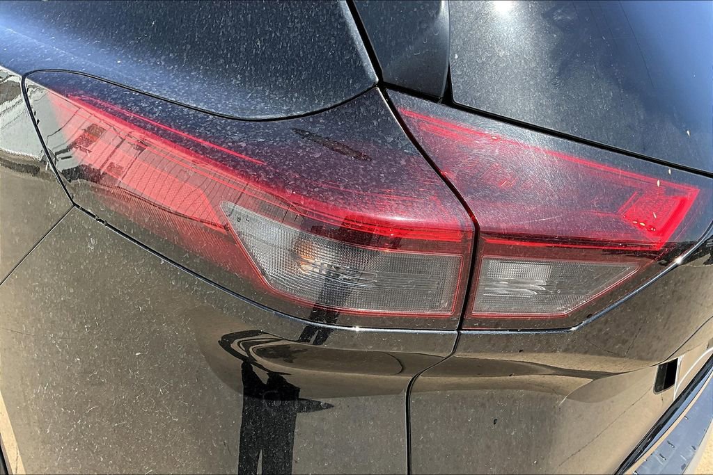 Used 2023 Nissan Rogue SV image 38