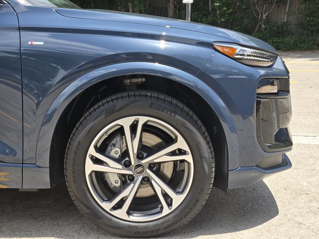New 2027 Audi Q6 e-tron Premium Plus AWD/4WD image 13