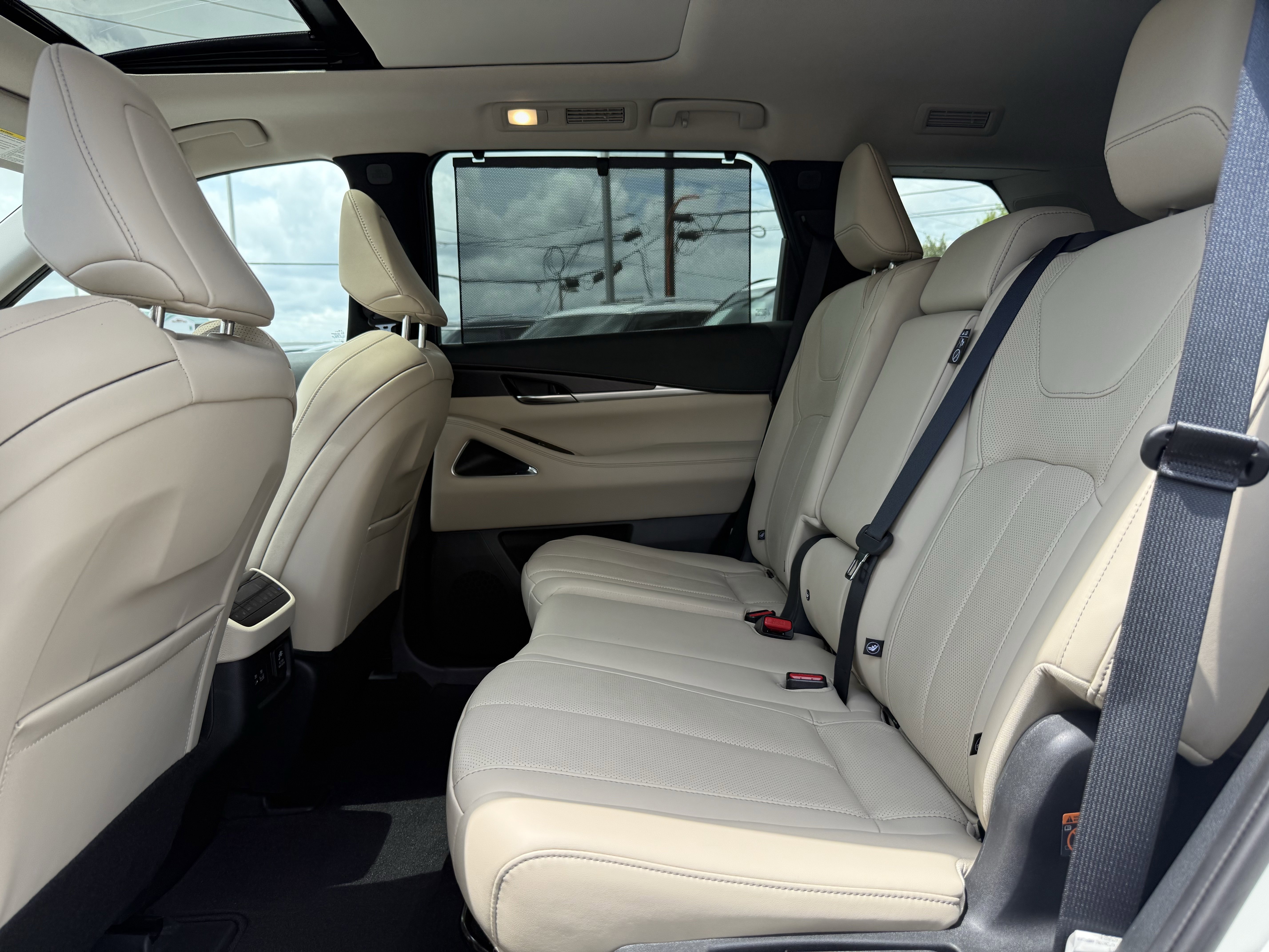 Certified 2023 INFINITI QX60 Sensory w/ Vision Package AWD/4WD image 15