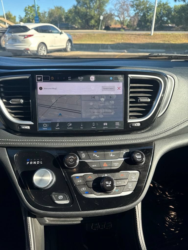 Used 2025 Chrysler Pacifica Limited FWD image 8