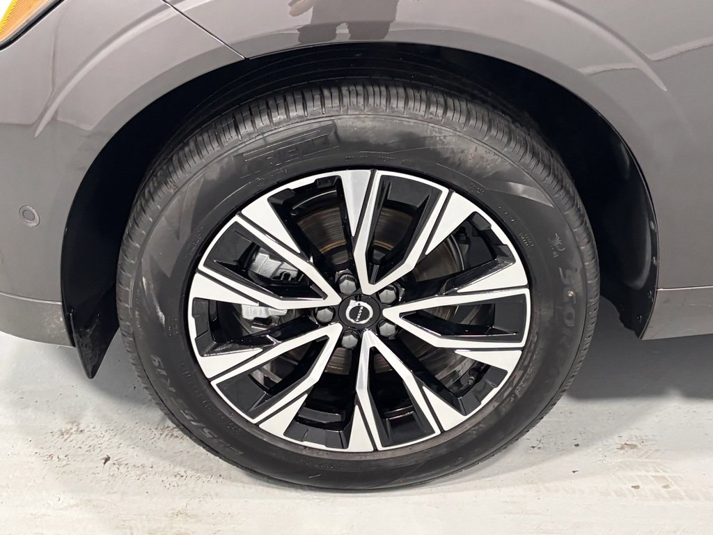 Certified 2025 Volvo XC60 B5 Plus image 29