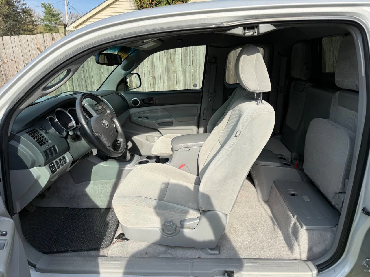Used 2010 Toyota Tacoma 4x4 Access Cab image 9