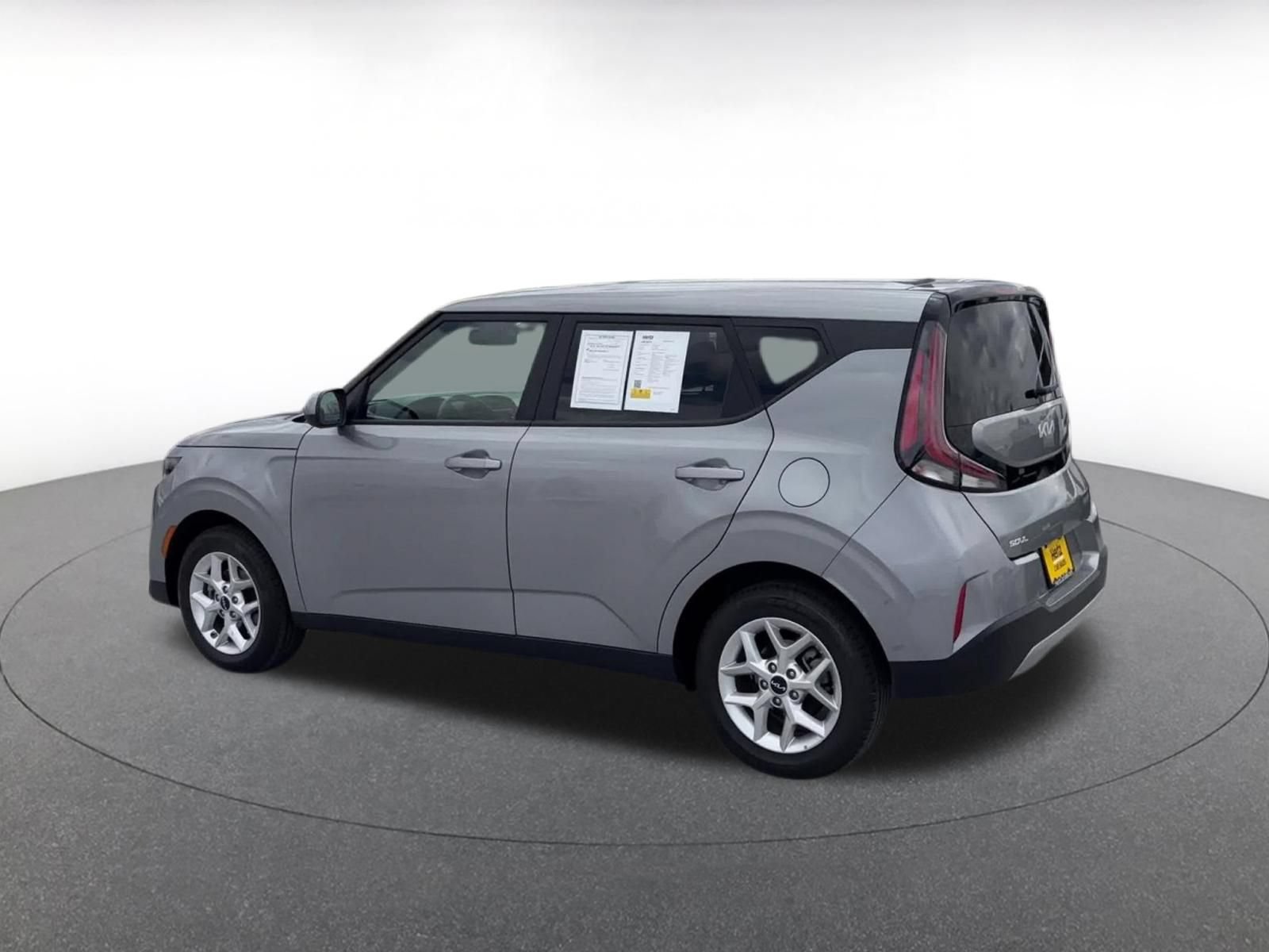 Used 2025 Kia Soul LX w/ LX Technology Package FWD image 10