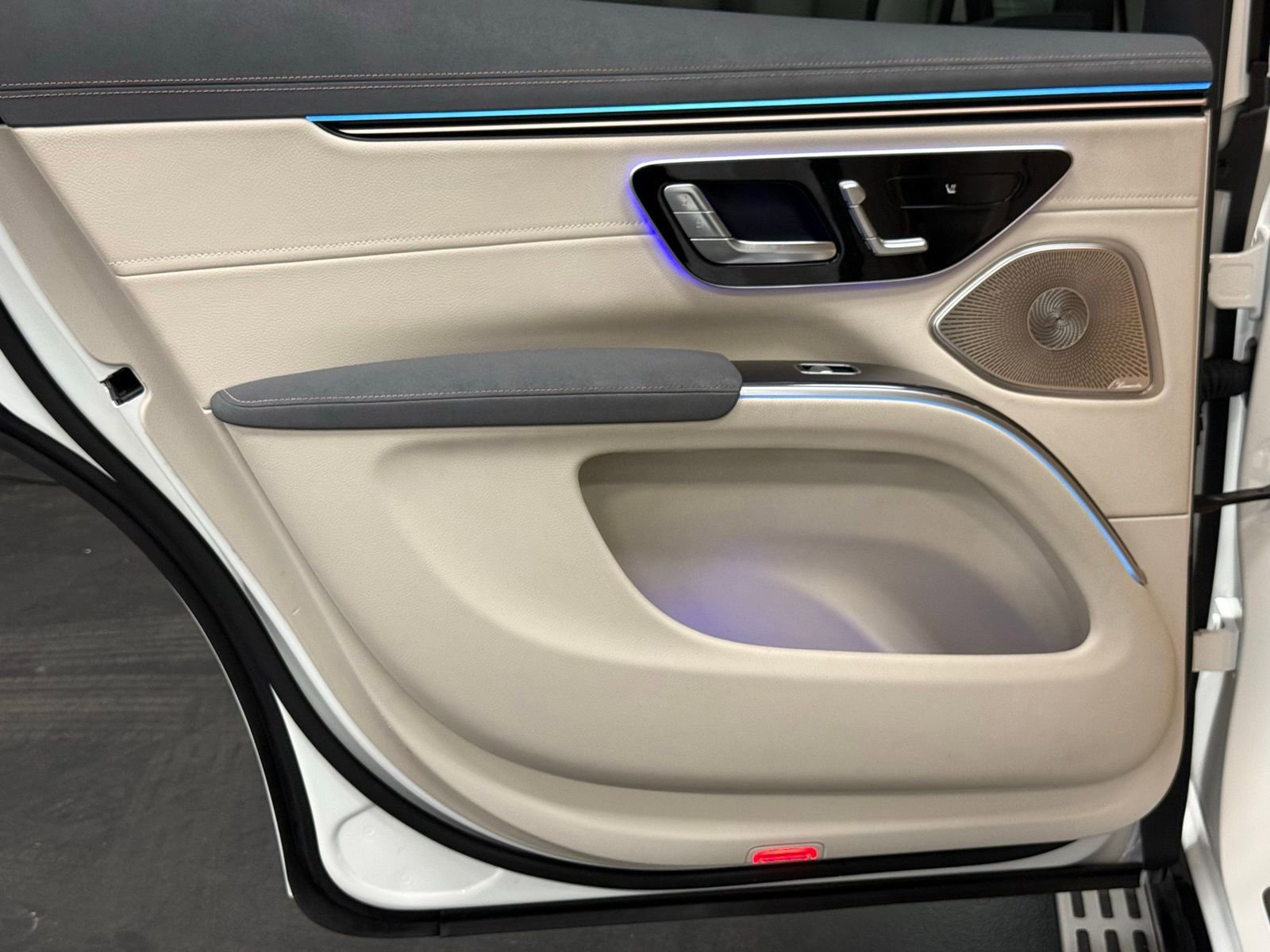 Used 2023 Mercedes-Benz EQS 450+ SUV image 38