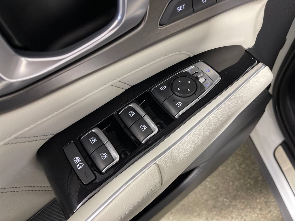 Used 2022 Kia Sorento SX Prestige w/ Panoramic Sunroof Package AWD/4WD image 16