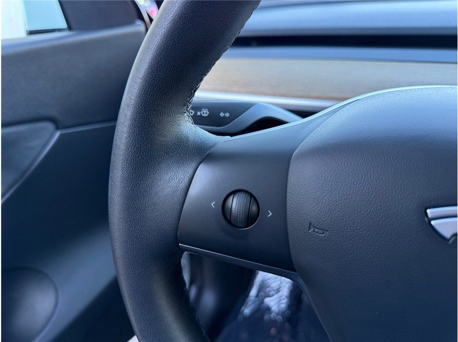 Used 2020 Tesla Model Y Long Range image 28