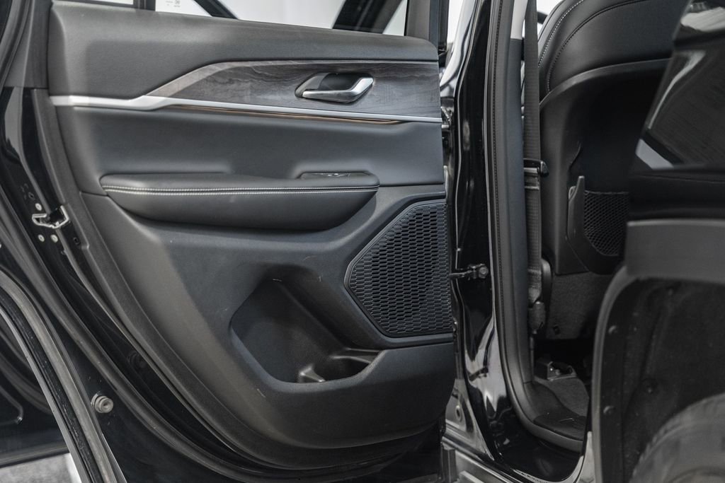 Certified 2023 Jeep Grand Cherokee Limited w/ Black Appearance Package image 40