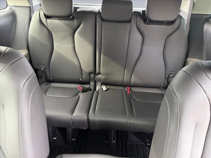 New 2026 Kia Carnival EX image 12