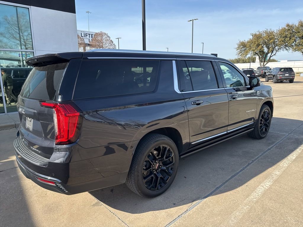 Used 2023 GMC Yukon XL Denali Ultimate image 4
