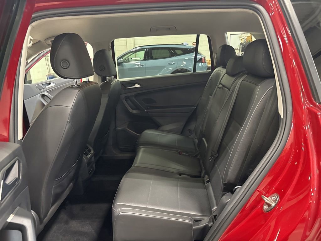Used 2020 Volkswagen Tiguan SE image 14