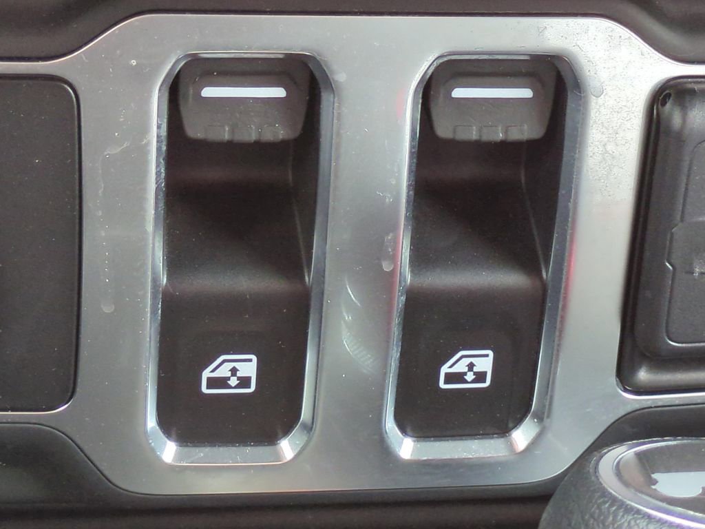 Used 2025 Jeep Wrangler Sport image 20