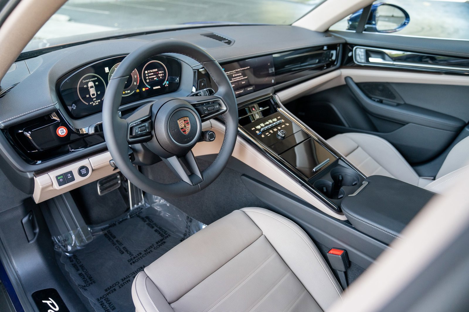 Certified 2025 Porsche Panamera 4 AWD/4WD image 4