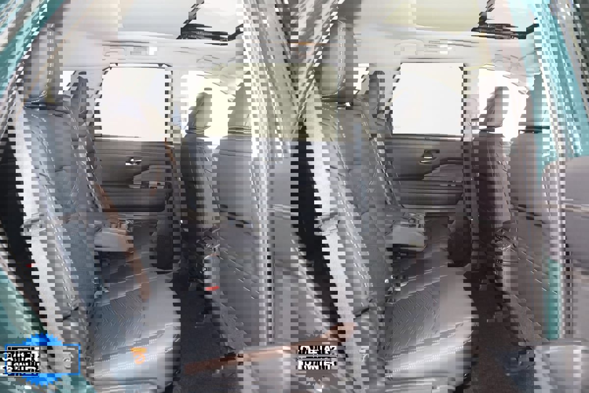 Used 2024 Nissan Pathfinder Platinum w/ Cargo Package image 15