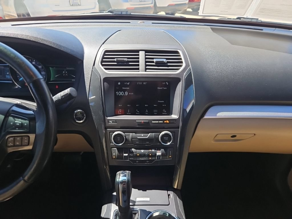 Used 2017 Ford Explorer XLT w/ Equipment Group 202A FWD image 31