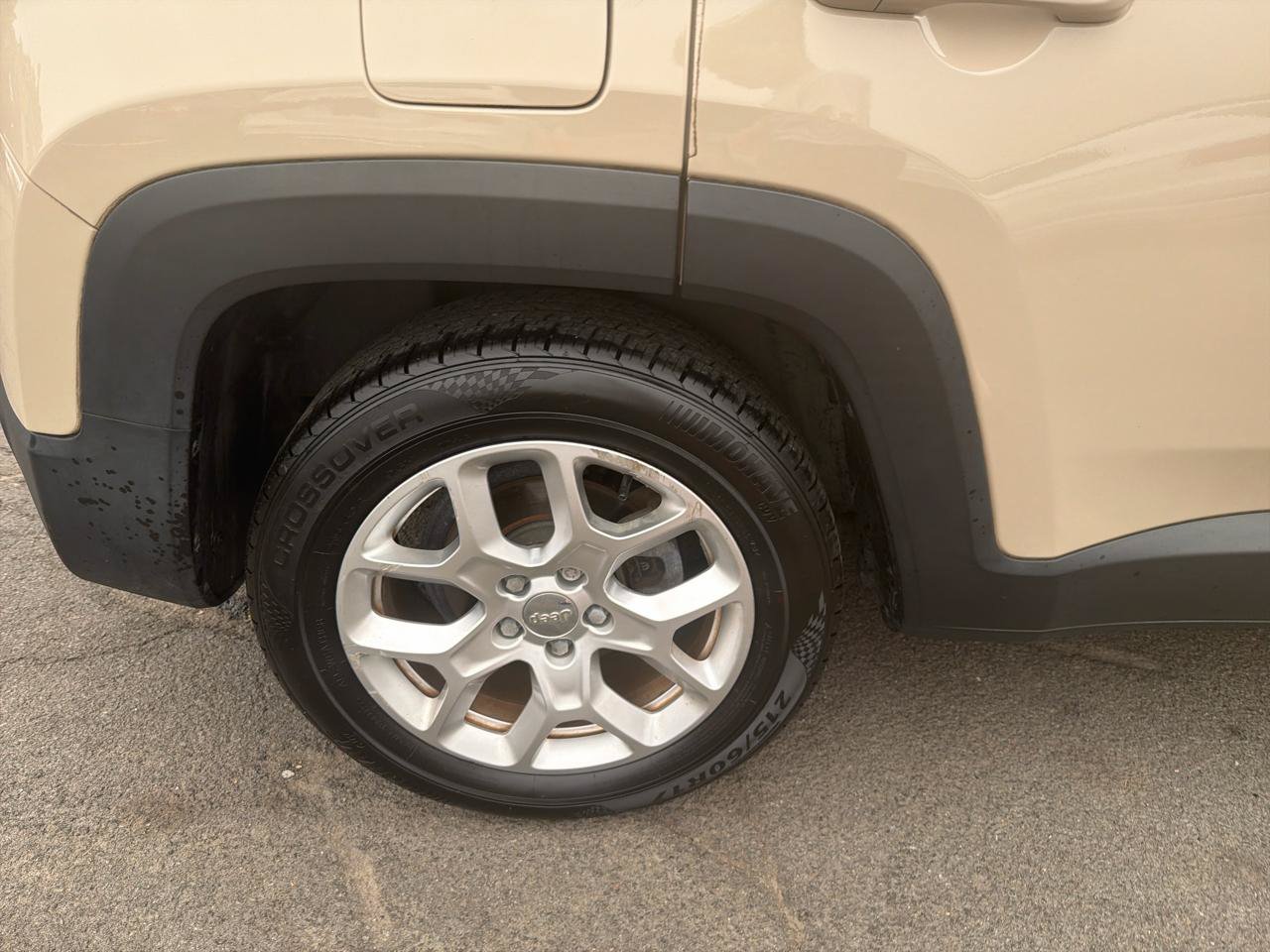 Used 2016 Jeep Renegade Latitude FWD image 5