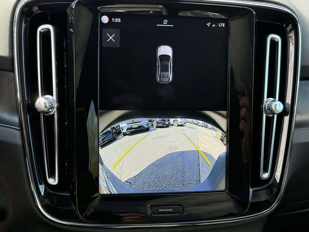 Used 2023 Volvo C40 P8 Recharge Ultimate image 7