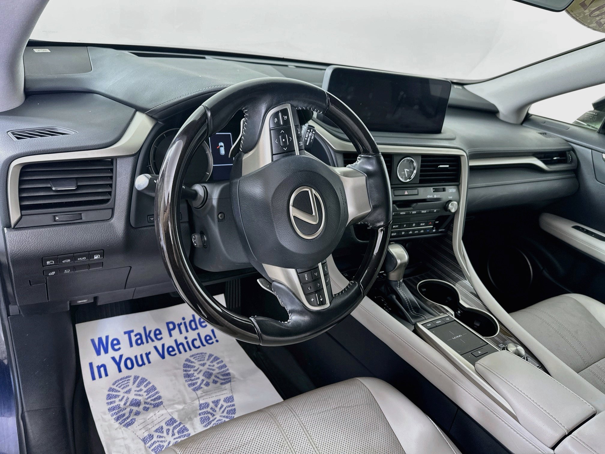Used 2020 Lexus RX 450hL Luxury w/ Accessory Package AWD/4WD image 9