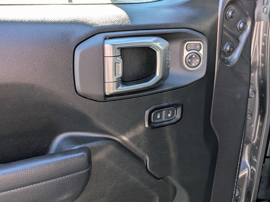 Used 2025 Jeep Wrangler Unlimited Rubicon image 13