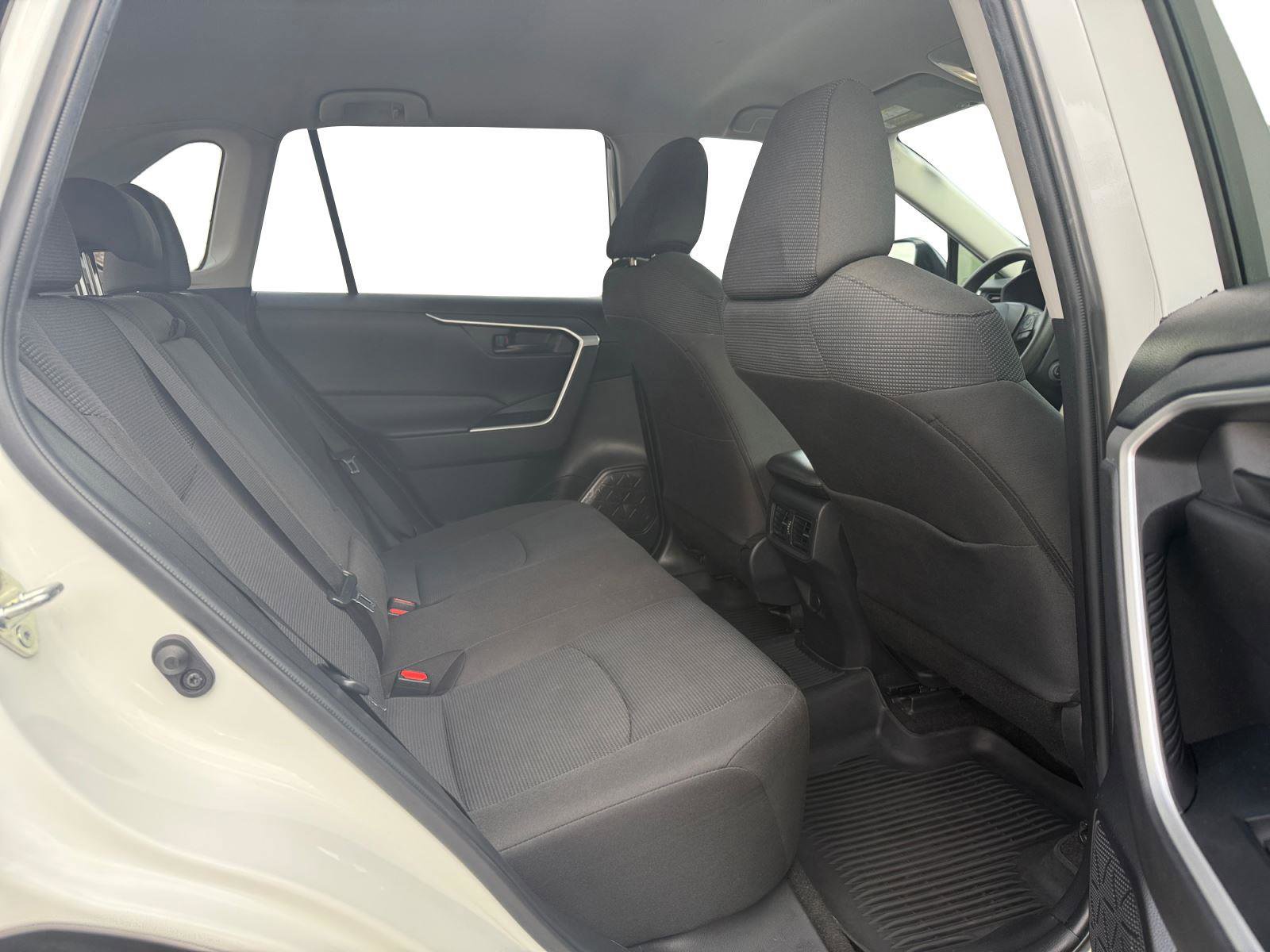 Used 2022 Toyota RAV4 LE image 22
