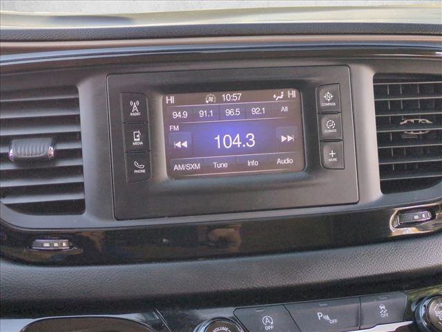 Used 2017 Chrysler Pacifica Touring-L image 13