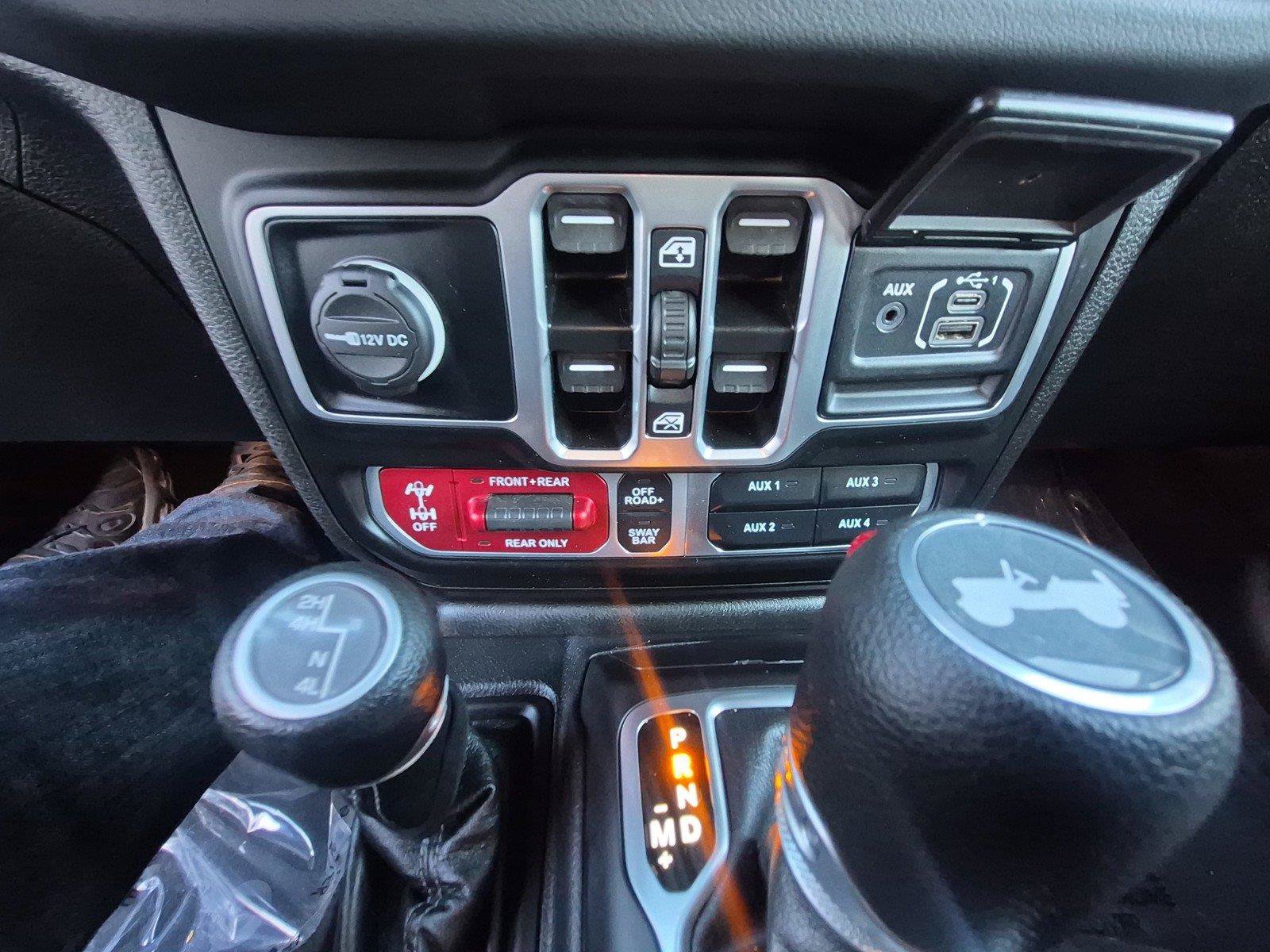 Certified 2025 Jeep Wrangler Unlimited Rubicon w/ Convenience Group AWD/4WD image 29