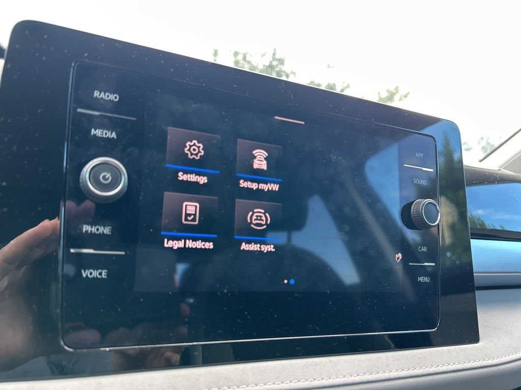 Certified 2025 Volkswagen Taos SE image 27