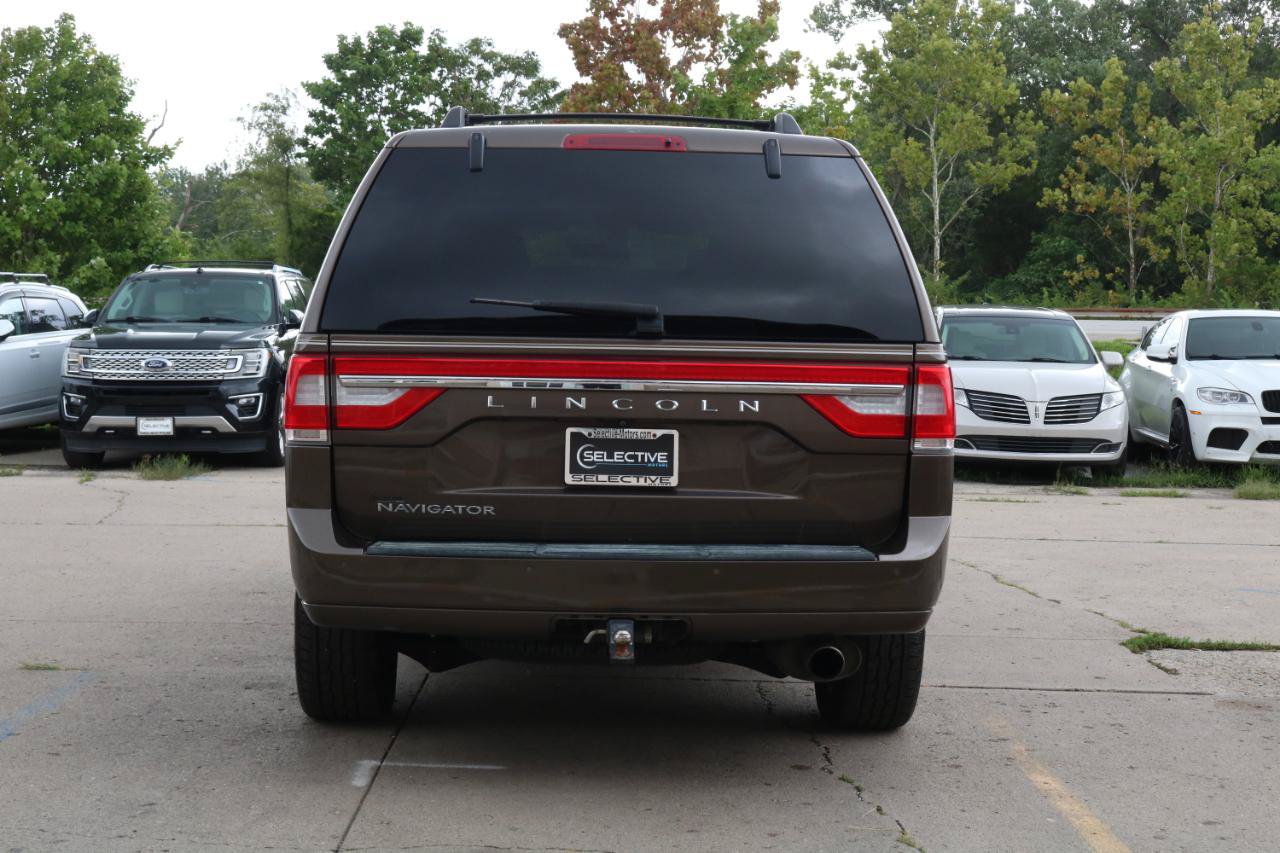Used 2017 Lincoln Navigator Select AWD/4WD image 12