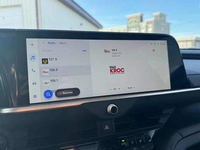 Used 2025 Toyota Crown Signia image 3